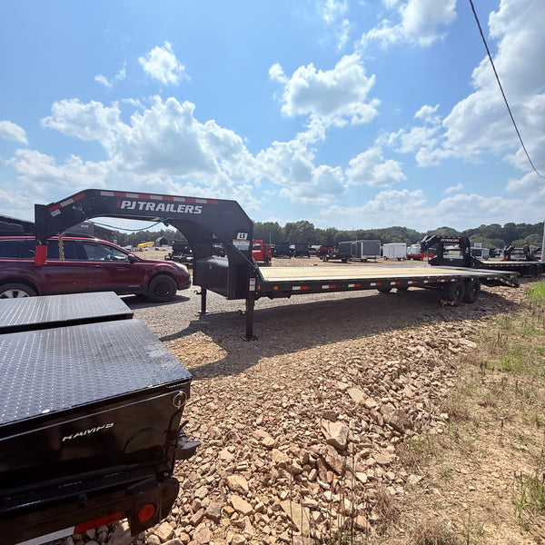 2026 PJ LS 8.5x32' Flatbed Gooseneck w/ Monster Ramps
