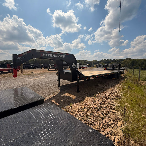 2026 PJ LD 8.5x32' Dual Flatbed Gooseneck w/ Monster Ramps