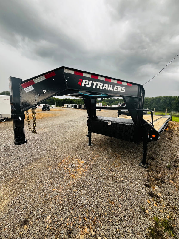 2027 PJ 8.5X30 LQ FLATBED GOOSENECK W/ MONSTER RAMPS/14 PLY TIRES/15680#GVWR