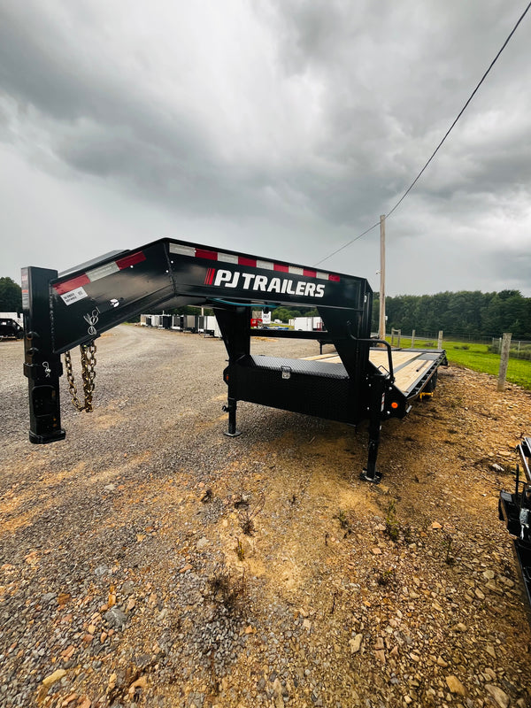 2027 PJ 8.5X25 LQ FLATBED GOOSENECK W/ MONSTER RAMPS/14 PLY TIRES/15680# GVWR