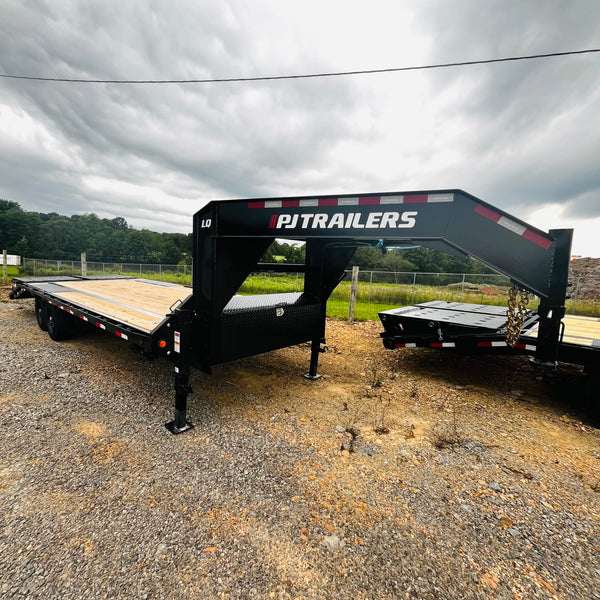 2027 PJ 8.5X25 LQ FLATBED GOOSENECK W/ MONSTER RAMPS/14 PLY TIRES/15680# GVWR