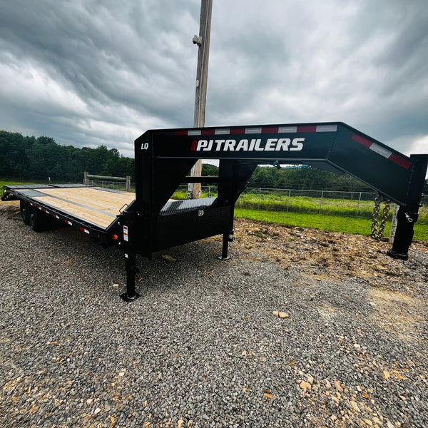 2027 PJ 8.5X25 LQ FLATBED GOOSENECK W/ MONSTER RAMPS/14 PLY TIRES/15680# GVWR