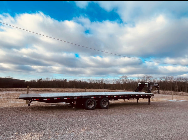 PRE-OWNED 2019 PJ 8.5x32 Deckover Flatbed w/ Hydraulic Dovetail