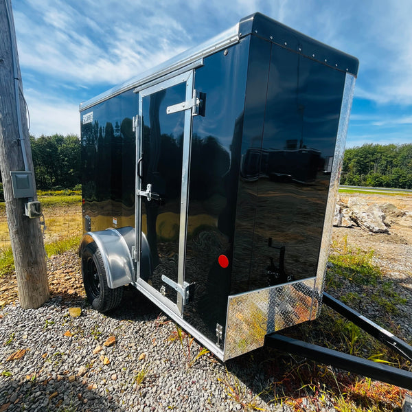 2027 CARMATE 5X8 1/2 V SPORT W/ 6" ADDITIONAL HEIGHT/SINGLE DOOR