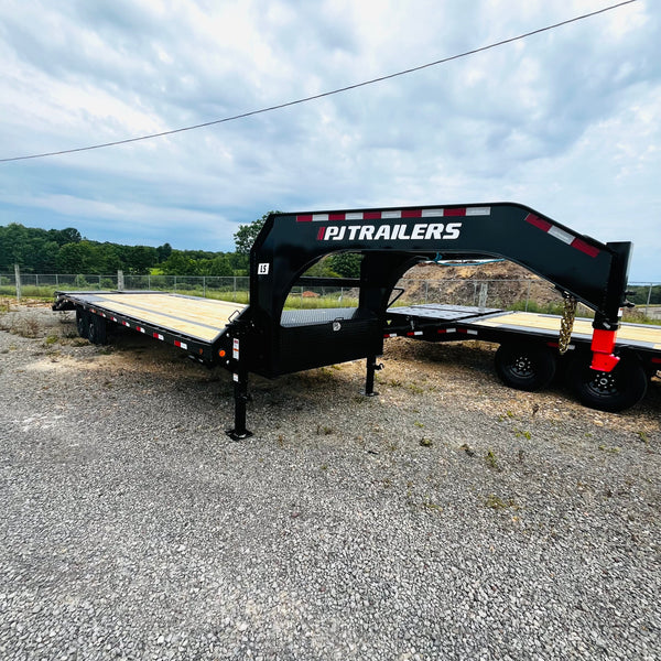2027 PJ 8.5X28 LS LOW PRO FLATBED GOOSENECK W/ MONSTER RAMPS/ 15680# GVWR