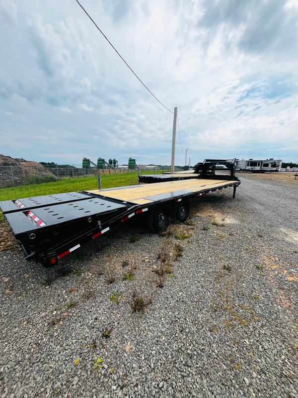 2027 PJ 8.5X28 LS LOW PRO FLATBED GOOSENECK W/ MONSTER RAMPS/ 15680# GVWR