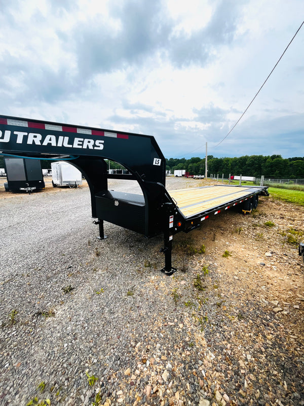 2027 PJ 8.5X28 LS LOW PRO FLATBED GOOSENECK W/ MONSTER RAMPS/ 15680# GVWR