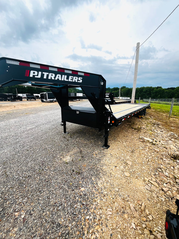 2027 PJ 8.5X30 LQ FLATBED GOOSENECK W/ MONSTER RAMPS/15680# GVWR