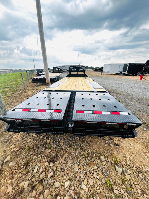 2027 PJ 8.5X25 LQ FLATBED GOOSENECK W/ MONSTER RAMPS/15860# GVWR