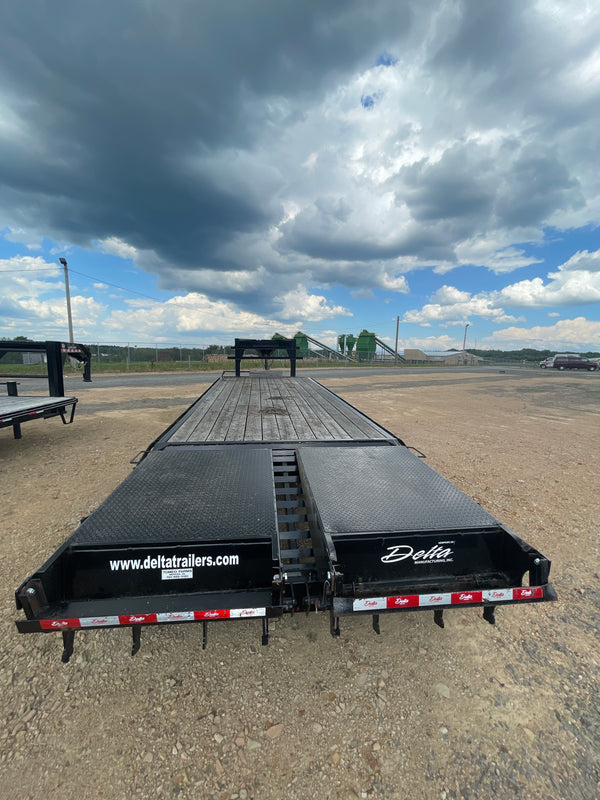 Pre Owned Delta Gooseneck 8.5x25' Flatbed