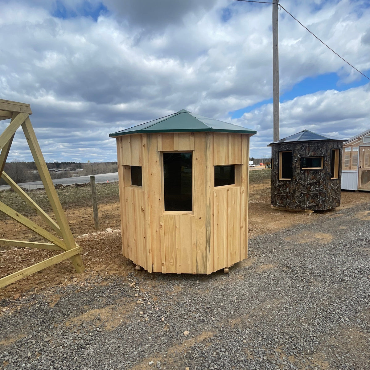6X6 Octagon Hunting Shanty – J & J Trailers & Equipment